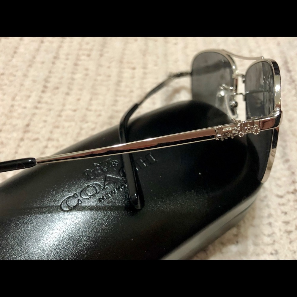🕶🤗 Coach Sunglasses 🤗🕶 - Picture 4 of 6